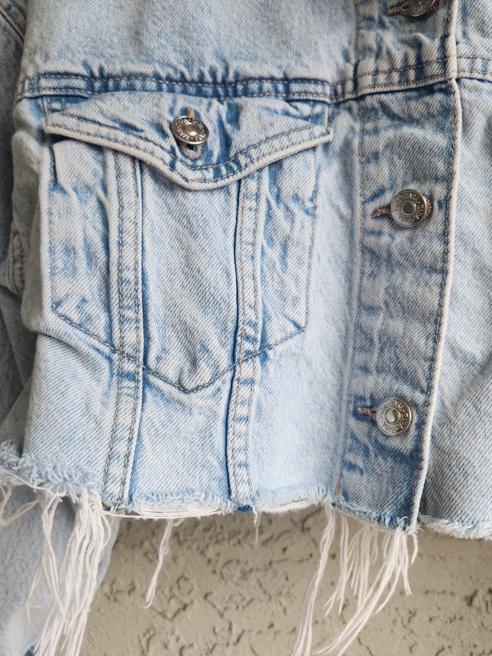 Women's Zara Washed Light Blue Distressed Cropped Denim Jacket Size Small Y2K - Picture 2 of 8